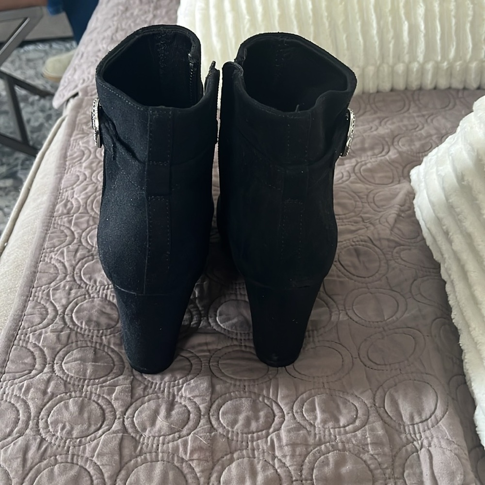 Boots - Picture 3 of 6